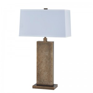 공공 장소 입구의 장식 골동품 철 테이블 램프